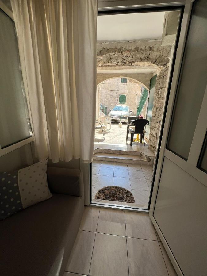 Old Town Apartment Nina 1 Сплит Екстериор снимка
