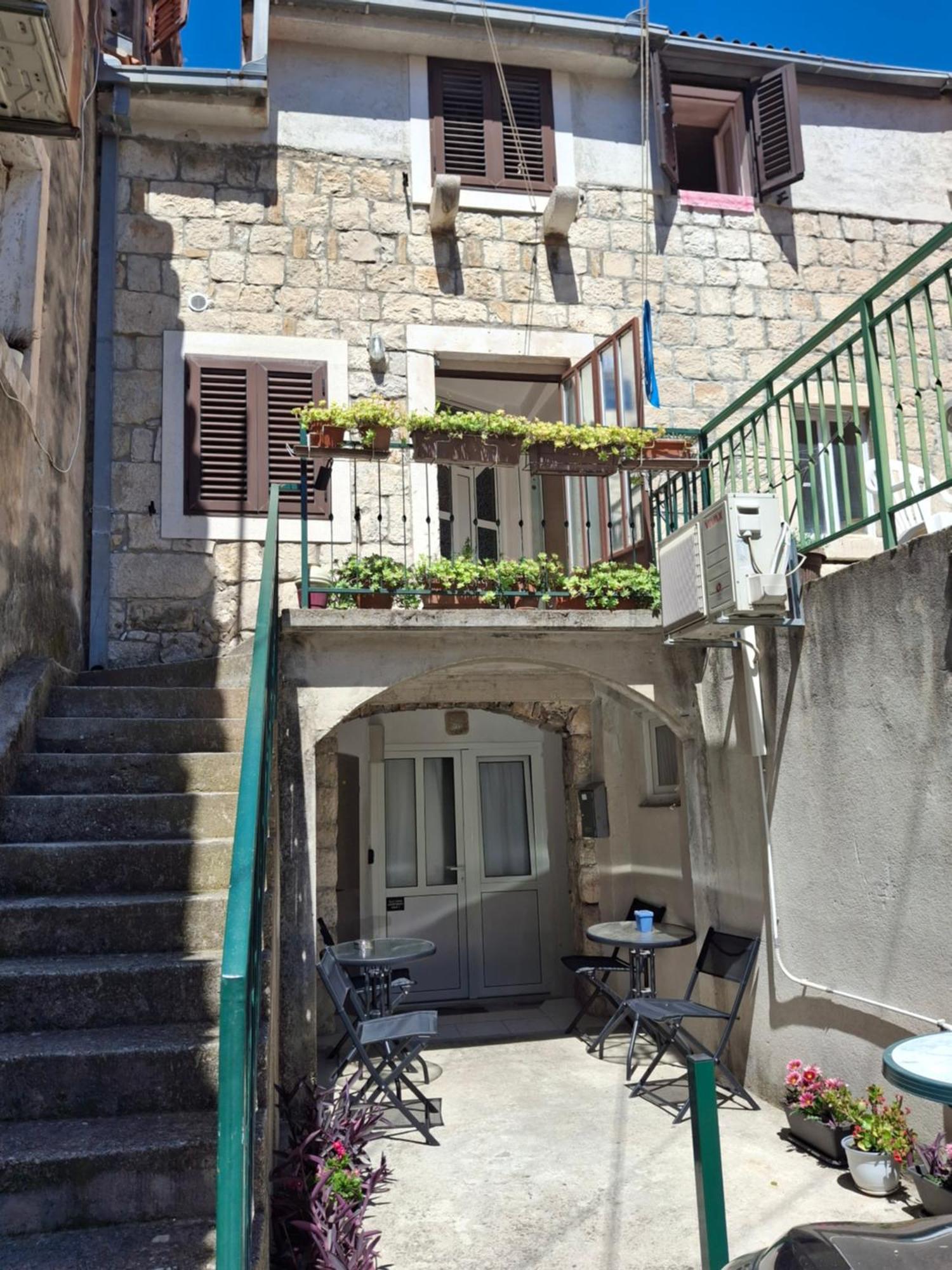 Old Town Apartment Nina 1 Сплит Екстериор снимка